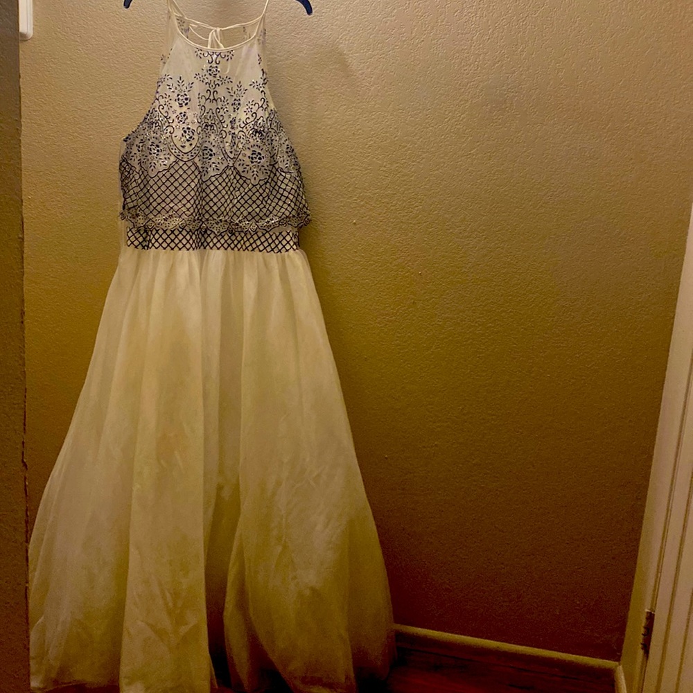WOMENS-Wedding/ Special Occasion(Size-23/24) Gown